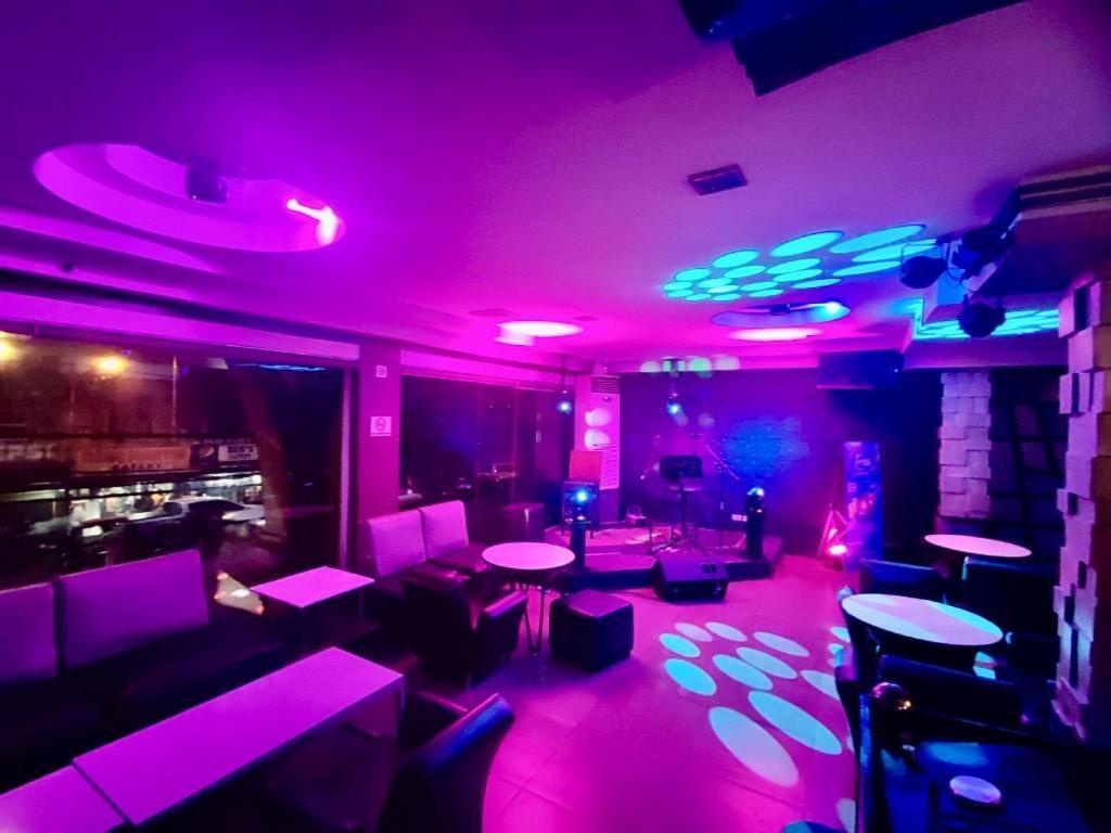Mo2 Westown Hotel San Juan Баколод Экстерьер фото