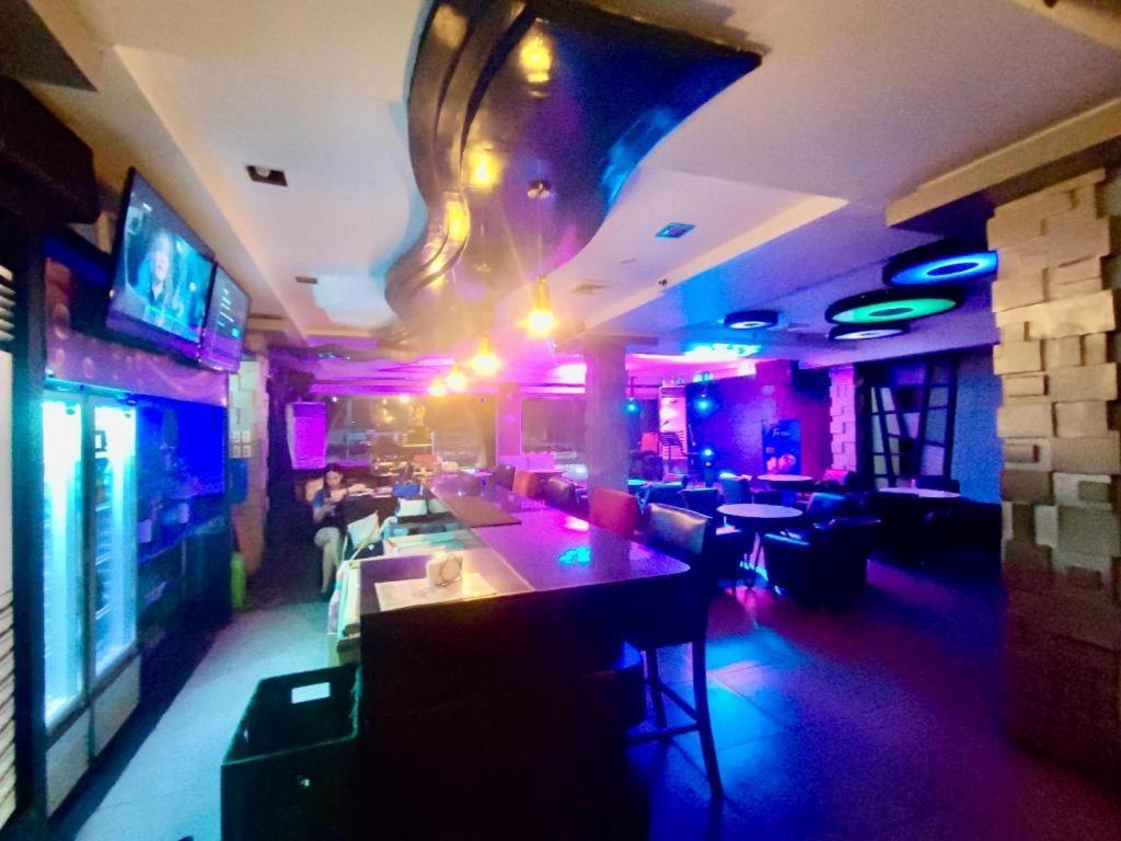 Mo2 Westown Hotel San Juan Баколод Экстерьер фото
