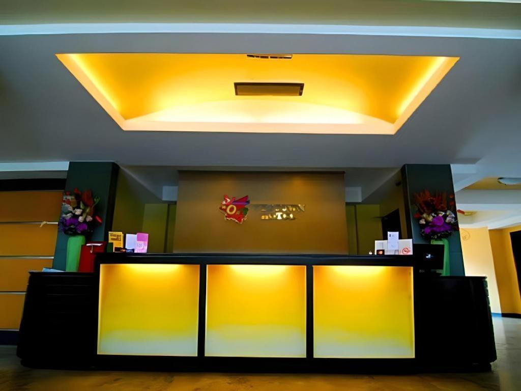 Mo2 Westown Hotel San Juan Баколод Экстерьер фото