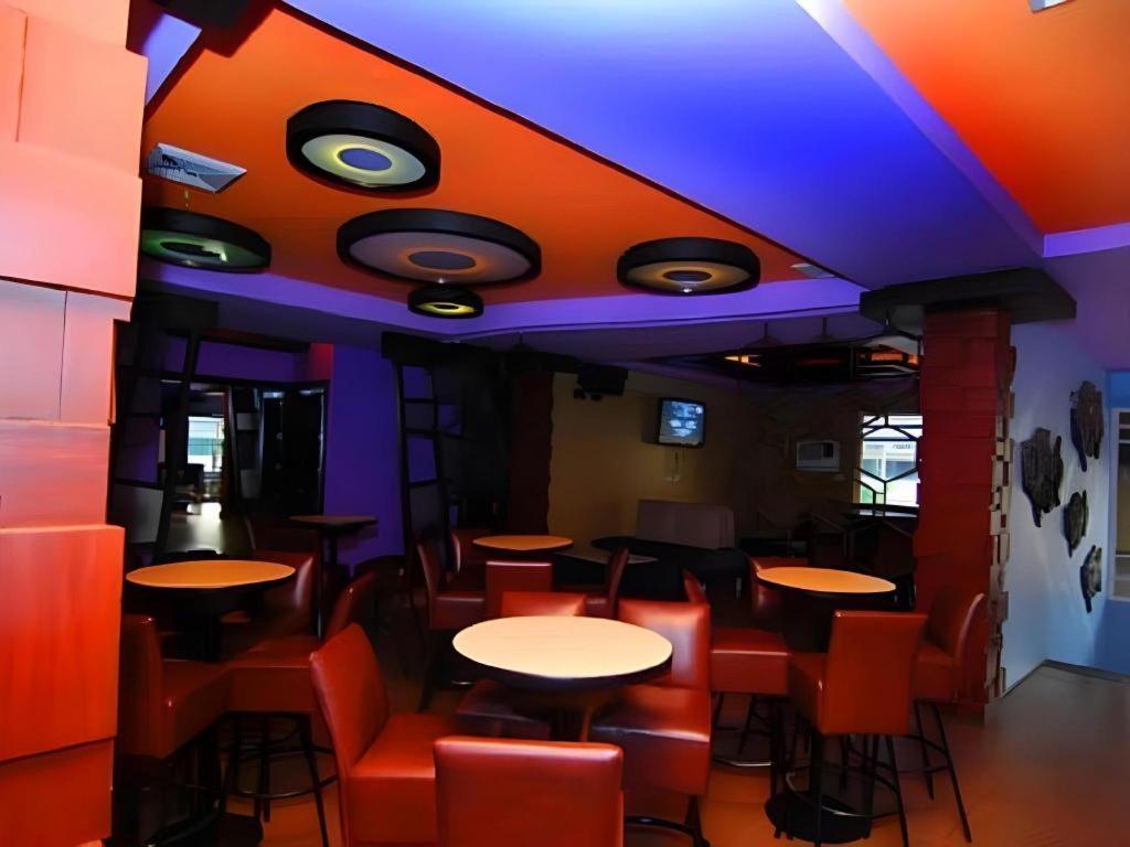 Mo2 Westown Hotel San Juan Баколод Экстерьер фото