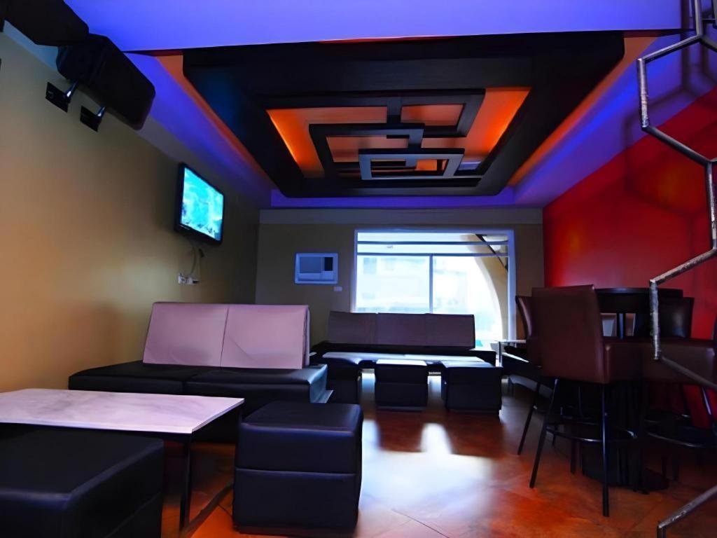 Mo2 Westown Hotel San Juan Баколод Экстерьер фото