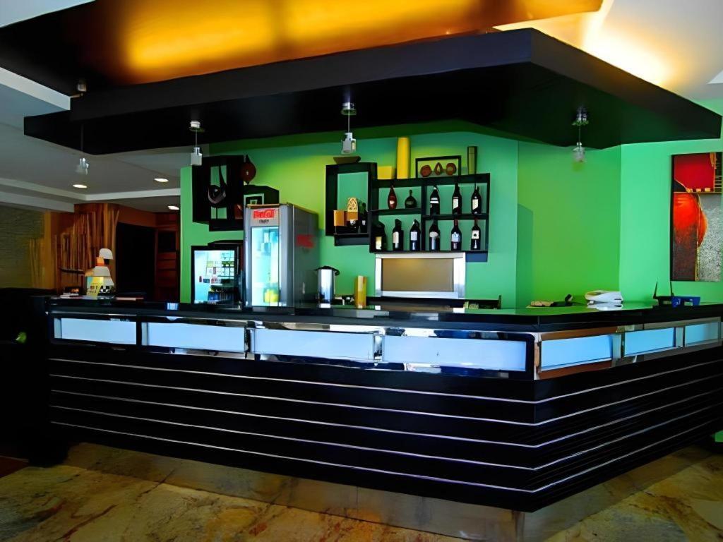Mo2 Westown Hotel San Juan Баколод Экстерьер фото