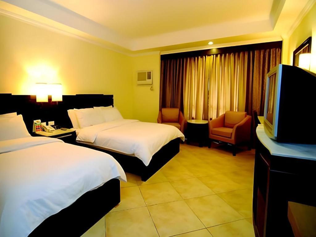 Mo2 Westown Hotel San Juan Баколод Экстерьер фото