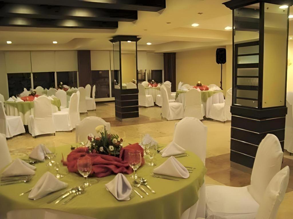 Mo2 Westown Hotel San Juan Баколод Экстерьер фото