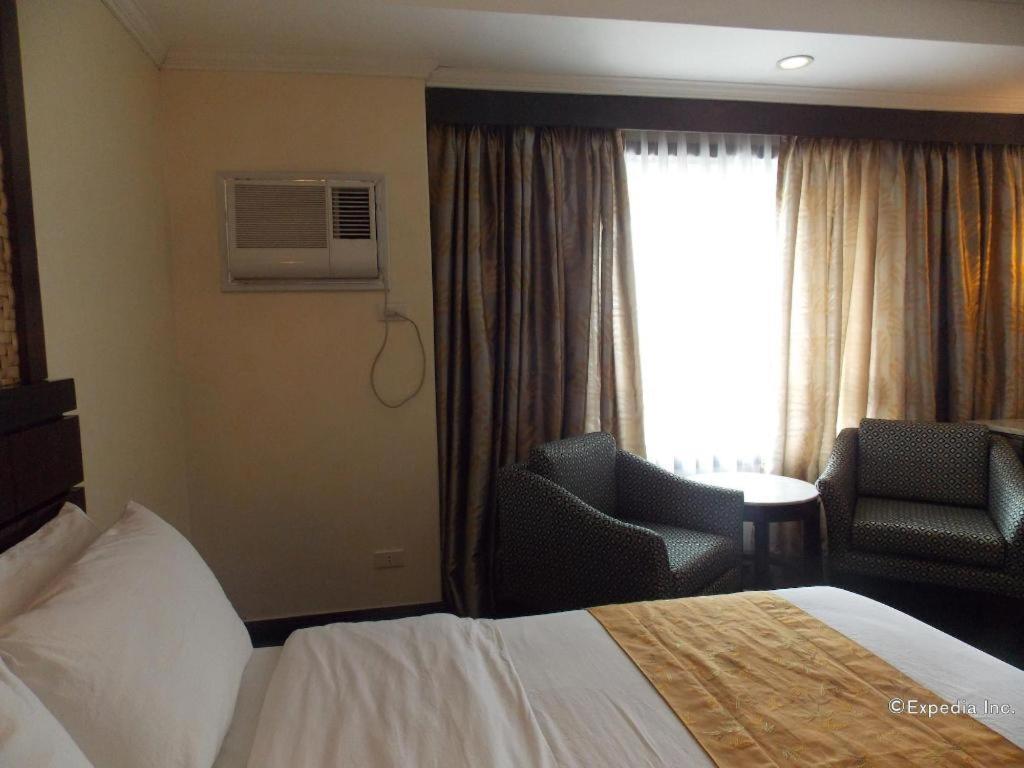 Mo2 Westown Hotel San Juan Баколод Экстерьер фото