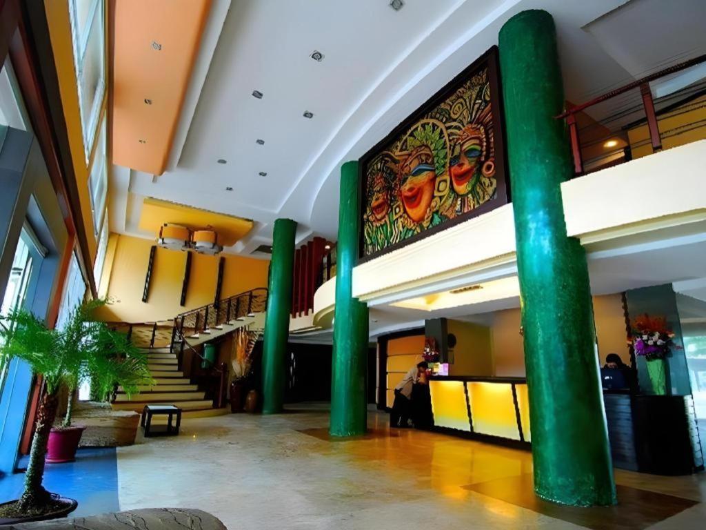 Mo2 Westown Hotel San Juan Баколод Экстерьер фото