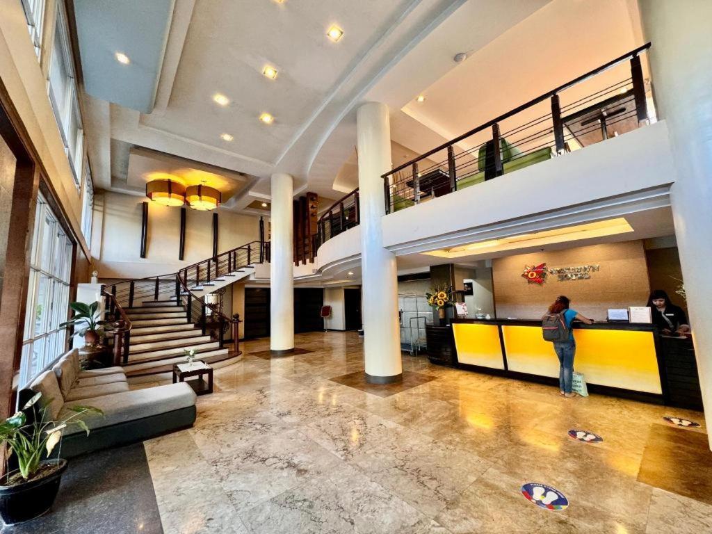 Mo2 Westown Hotel San Juan Баколод Экстерьер фото