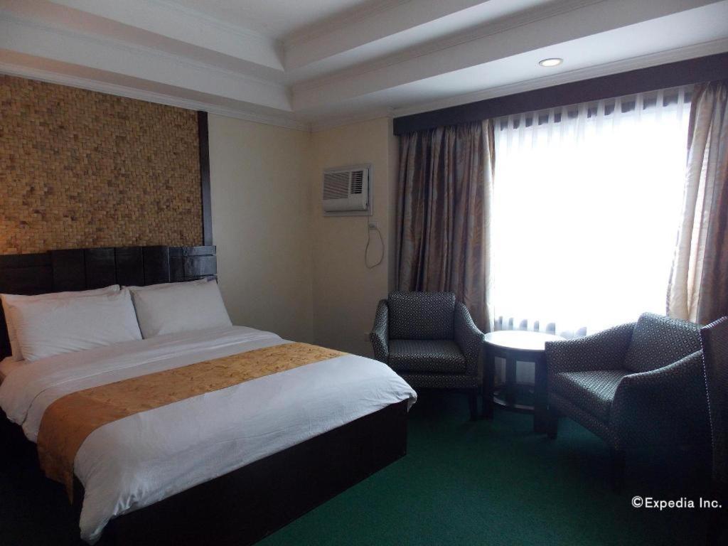 Mo2 Westown Hotel San Juan Баколод Экстерьер фото