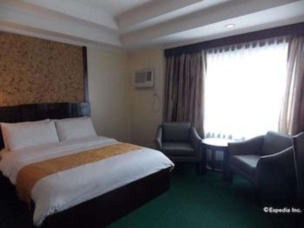 Mo2 Westown Hotel San Juan Баколод Экстерьер фото