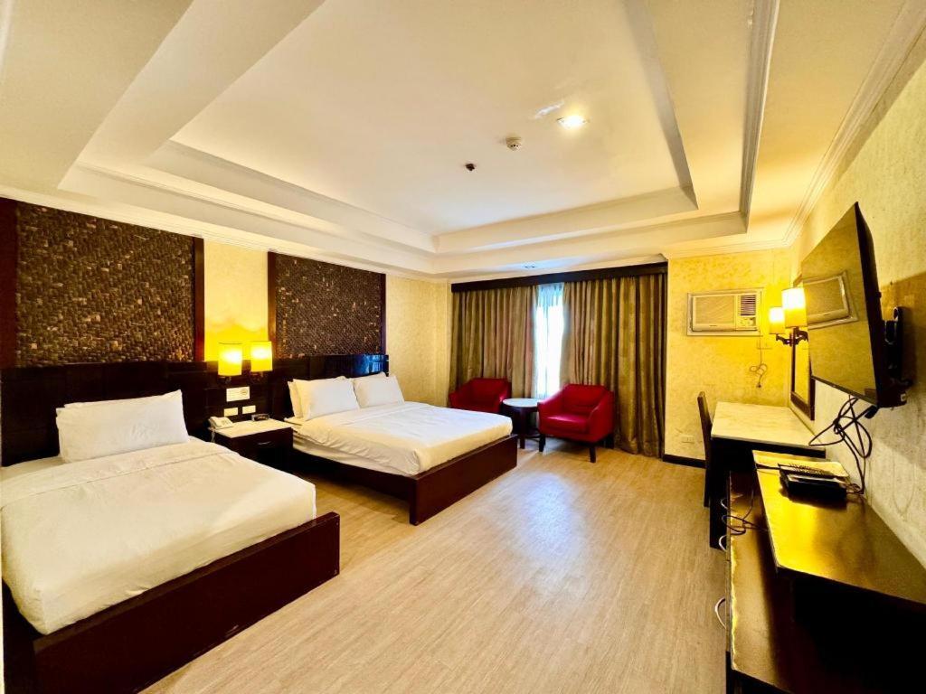 Mo2 Westown Hotel San Juan Баколод Экстерьер фото