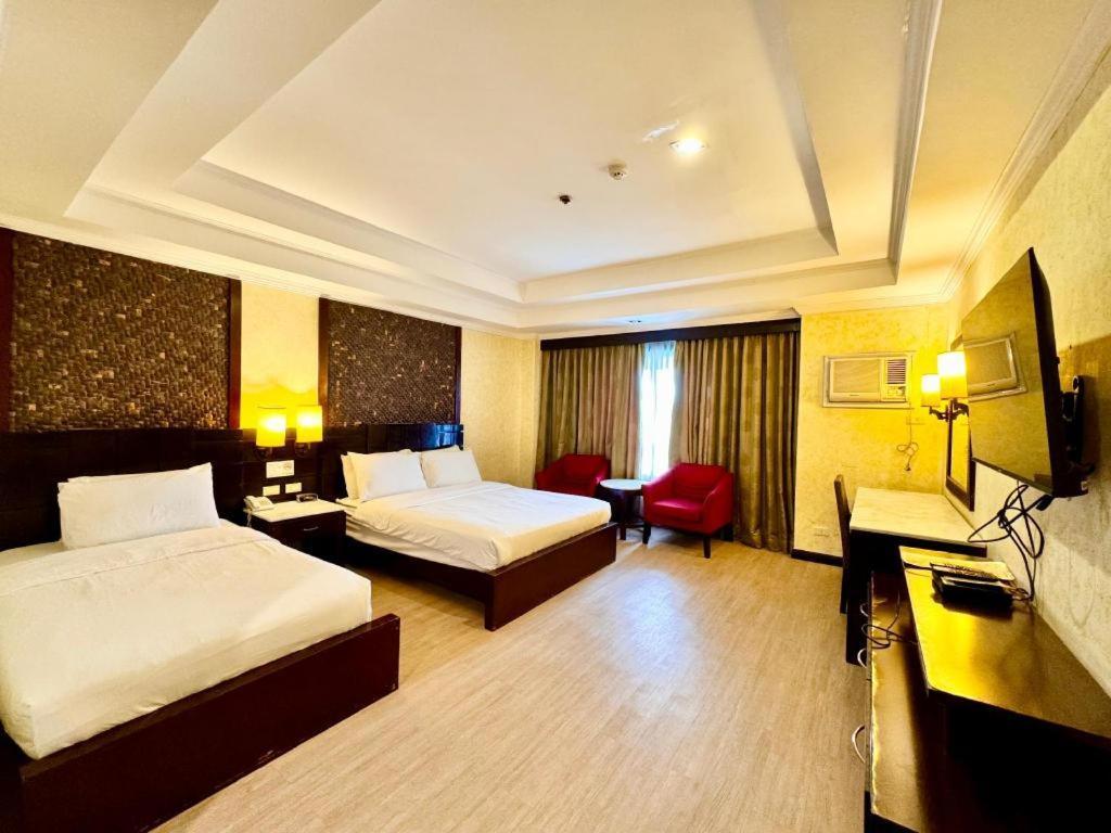 Mo2 Westown Hotel San Juan Баколод Экстерьер фото
